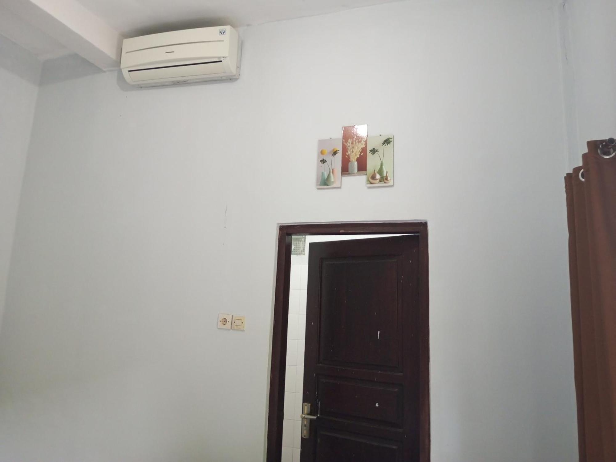 Kri Homestay Kuta  部屋 写真
